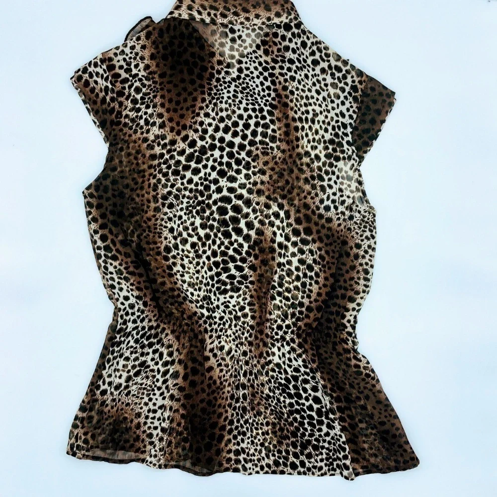 🎉Isabella Rodriguez Animal Print Top w/ Ruffles - Picture 3 of 8